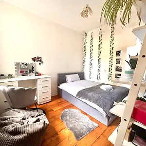  Homestay A Lovely Guest In West United Kingdom